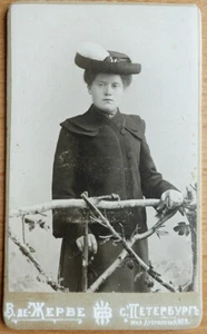 Rusia. Foto de gabinete. Retrato femenino. Foto de V. De-Gervais. San Petersburgo - Imagen 1 de 3