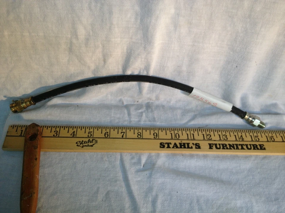 Studebaker 制动软管,1942 年总统;M15 至 M17。   全新,195568 年。   项目: 2089 — 第 1/1 张图片