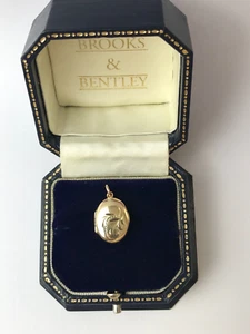 1978 Vintage Locket Pendant 9ct Gold locket with Engraved Design - Picture 1 of 15