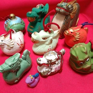 Japanische Tonglocke Keramik Dorei, Ornament etc. Volksspielzeug Set 10 Teile Souvenirs - Bild 1 von 12