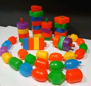 Vintage Fisher Price forme/aste grandi 54 pezzi lotto a scatto/forme bambino prescolare - Foto 1 di 5