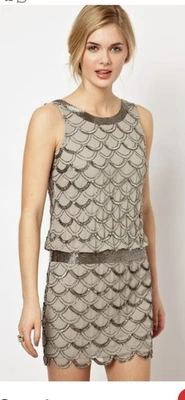 Vestido de lujo con cuentas de fiesta cóctel dobladillo escalonado cintura caída falda y volantes M Foto 1 de 4