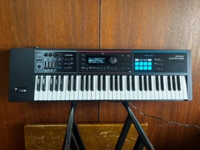 Roland JUNO-DS 61 61-key Synthesizer w/ gig bag - Image 1 of 4