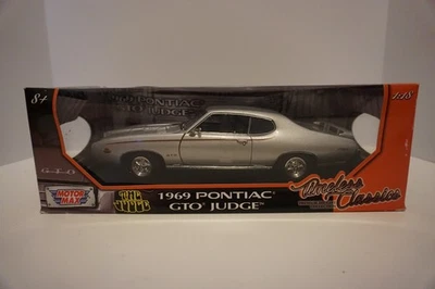 1/18 Motor Max Timeless Classics 1969 Pontiac GTO Judge Silver (000119) - Image 1 of 4