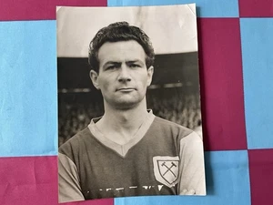 DAVE DUNMORE. WEST HAM UTD. 8X6 INCH PRESS PHOTO. - Picture 1 of 2