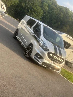 2019 Ford Transit Custom LWB Crew Van MSRT Looks - Image 1 of 4