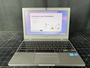 Samsung ChromeBook 11.6” - Celeron N4000 - 4GB RAM - 32GB eMMC - Picture 1 of 9