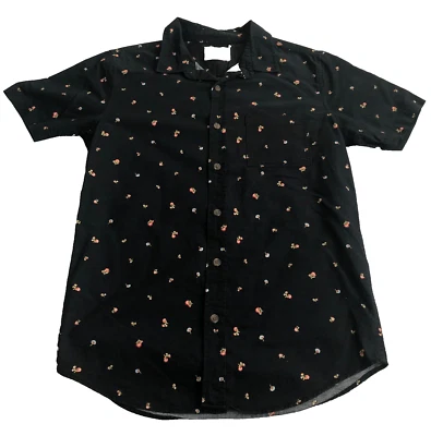 Camisa masculina On the Byas tamanho P preta estampa floral bolso manga curta botão - Imagem 1 de 4