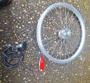 Brompton Bike Vorderrad Dynamo mit Vorder- Strahler und Rücklicht - Bild 1 von 2