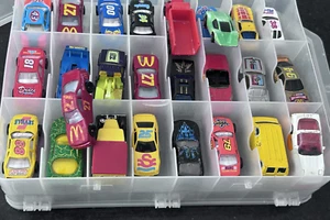 Lotto di 60+ auto d'epoca Mcdonalds-Hotwheels-Nascar pressofuse con custodia organizer - Foto 1 di 12