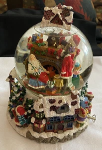 Christmas Large Musical Globe With Santa & Helpers Plays Music, glitter & lights - Picture 1 of 7
