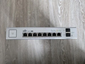 Ubiquiti 8-Port UniFi Switch | US-8-150W | Managed PoE+ Gigabit Switch - Photo 1/3
