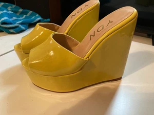 Scarpe sandalo donna YDN giallo vernice punta aperta zeppa tacco pompa misura 6 - Foto 1 di 5