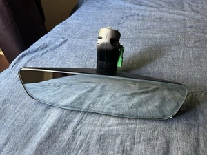 Genuine Volvo C40 Interior Auto-Dimming Rear View Mirror with HomeLink - Picture 1 of 3