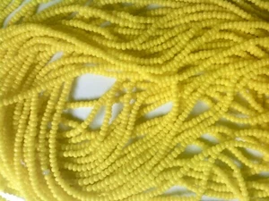 Vtg 1 HANK YELLOW GLASS SEED BEADS 11/0 (11 BEADS PER INCH) 062820m - Picture 1 of 3