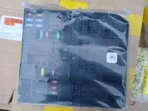 Genuine Nissan X-Trail T32 14-17 IPDM Control Module OEM 28487-5NA3A (F06) - Picture 1 of 6
