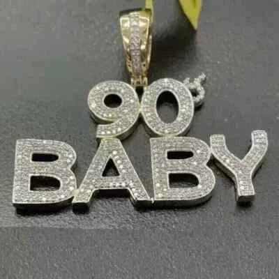 Кулон с письмом круглой огранки из настоящего муассанита 4 карата с покрытием из желтого золота 14 карат - Изображение 1 из 4