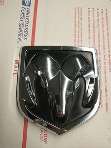 OEM 13 -18 RAM 1500 2500 REAR TAILGATE CHROME & BLACK RAM HEAD EMBLEM 68082011AB - Bild 1 von 14