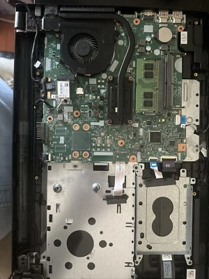 Teile Dell Inspiron 15 5000 Series Laptop Mainboard + CPU i5 + 8GB Speicher - Bild 1 von 4