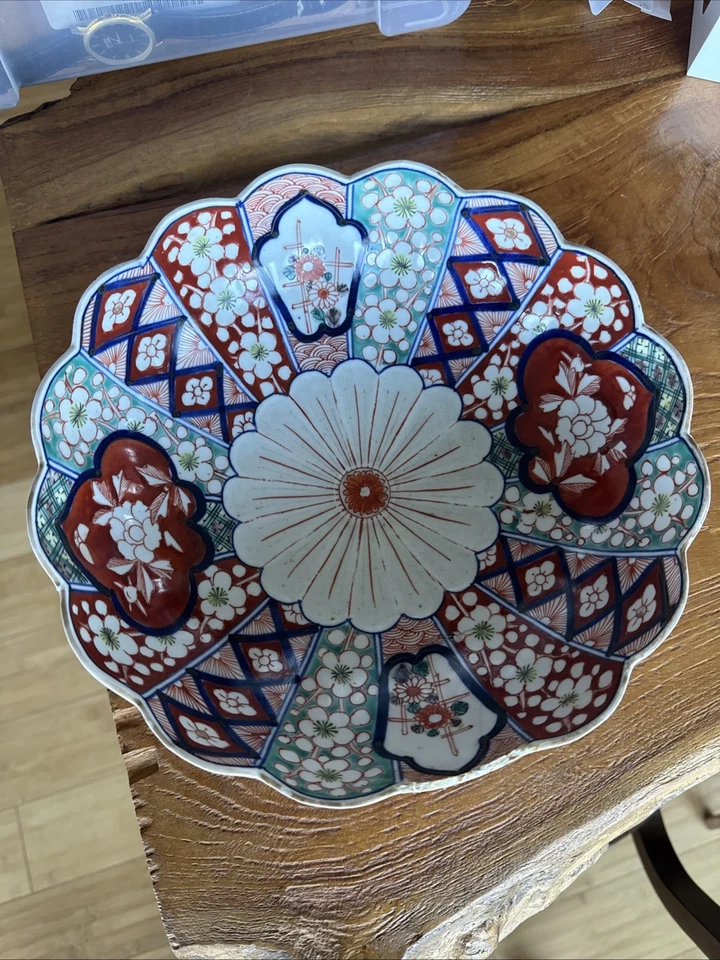 Antiguo cuenco Imari japonés de la era Meiji con borde festoneado fino como es auténtico Foto 1 de 4