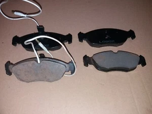 PASTIGLIE DISCO ANTERIORI ADATTE PER PEUGEOT 306 BENZINA DIESEL TURBO DAL 1993 AL 1997 CON FRENI ATE - Foto 1 di 7
