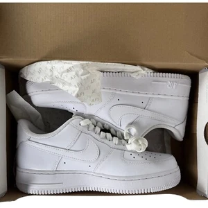 NEW Nike Air Force 1 '07 White Classic Sneakers Iconic Style Size 9 - Picture 1 of 6