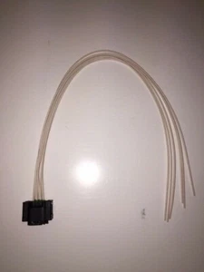 15306420 - CONNECTOR - General Motors - Picture 1 of 2