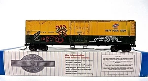 HO Bachmann 17905 Silver Series C&NW Graffiti Pro Weathered Steel Boxcar Reefer - Picture 1 of 8