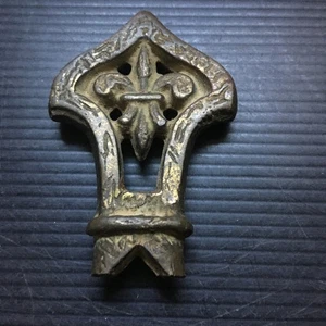 Vintage Messing Endstück Fleur-de-Lis Motiv, architektonisches Bergungsstück 3,25" Höhe - Bild 1 von 5
