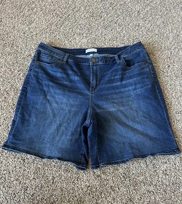 Pantalones cortos de jean de tiro alto lavado oscuro Lane Bryant para mujer talla grande 18 (medida 40X8) Foto 1 de 4
