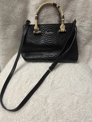 Bolso de hombro Zooler de cuero negro con patrón de piel de serpiente con correa bandolera Foto 1 de 4