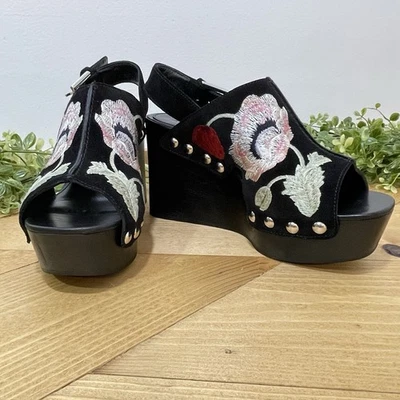 Sandalias Alexander McQueen negras florales bordadas de gamuza con cuña 38 1/2 Foto 1 de 4