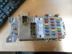SUBARU IMPREZA GD GG 2006 WRX INTERIOR DEBAJO TABLERO DE INSTRUMENTOS CAJA DE FUSIBLES - Imagen 1 de 4