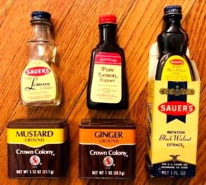 SAUER'S LEMON & WALNUT EXTRACT BOTTLES & BOX—VINTAGE SAFEWAY SPICE TINS—1970s - Picture 1 of 3