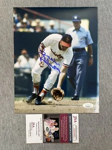 BALTIMORE ORIOLES- BROOKS ROBINSON AUTOGRAPH ACTION 8x10 PHOTO JSA AG91092 - Picture 1 of 1