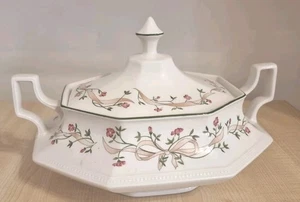 Johnson Brothers Eternal Beau Pink Floral Lidded Tureen Bowl England Vintage - Picture 1 of 14