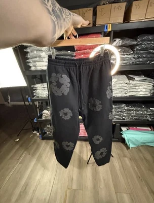 Pantalones deportivos Denim Tears algodón corona negros y grises talla mediana Foto 1 de 2