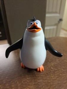McDonalds Penguins of Madagascar 2010 Flip Open Penguin Kids Happy Meal Toy - Picture 1 of 6