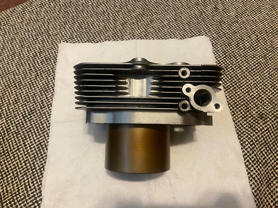 Jarra de cilindro Suzuki DR350SE 1996 (perno roto) Foto 1 de 4