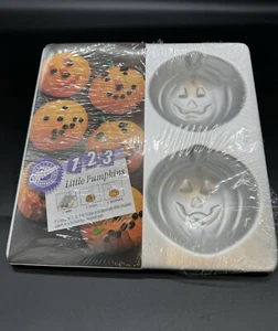WILTON 123 LITTLE PUMPKINS 4 CAVITY CAKE CANDY MOLD PAN HALLOWEEN NEW - Picture 1 of 4