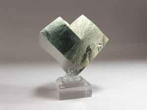 Cubo múltiple de cristal de pirita #2 de alta calidad impecable entrecrecido - Imagen 1 de 5