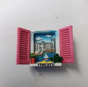 MAGNETE CALAMITA RESINA FRIGO FRIGORIFERO SOUVENIR FRIDGE MAGNET TRIESTE FRIULI - Picture 1 of 1