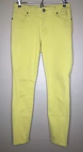 Pantalones de mezclilla Cabi amarillo verde 8 ajustados al tobillo 5 bolsillos cremallera y botón mosca mucho elástico - Imagen 1 de 7