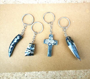 Schlüsselanhänger handgeschnitzt in Thailand aus ethischem Wasserbüffelhorn Sammlerstücke  - Bild 1 von 30