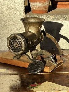 Tritacarne manuale in ghisa Tre Spade vintage anni 60 - Foto 1 di 7