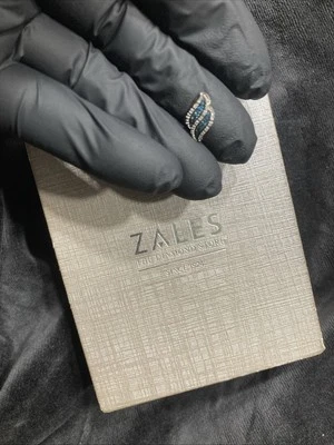 Colgantes de diamantes zales usados. Dos corazones fueron hechos para niños. Foto 1 de 4