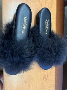 Daniel Green Ladies Slippers - Style Kitty Size 7.5 Black - Picture 1 of 4