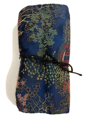 Cartera de viaje envolvente de seda azul bolsa de maquillaje compartimentos con cremallera Kubota Garden Foto 1 de 4