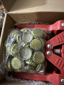 Manueller Bierflaschenverschließer Werkzeug mit 135 Stück Kappen, 26 mm rot - Bild 1 von 9