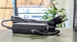 Universal USB C Charger for Apple, Samsung, HP, Lenovo/Phones, laptops & tablets - Picture 1 of 5